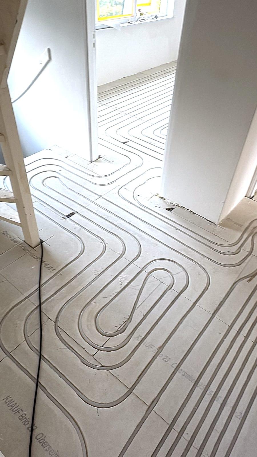 Vloerverwarming ingefreesd in een bestaande betonvloer